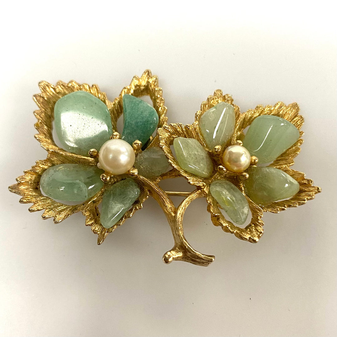 v073 Vintage Gold Tone and Green Aventurine Stones Floral Pin Brooch