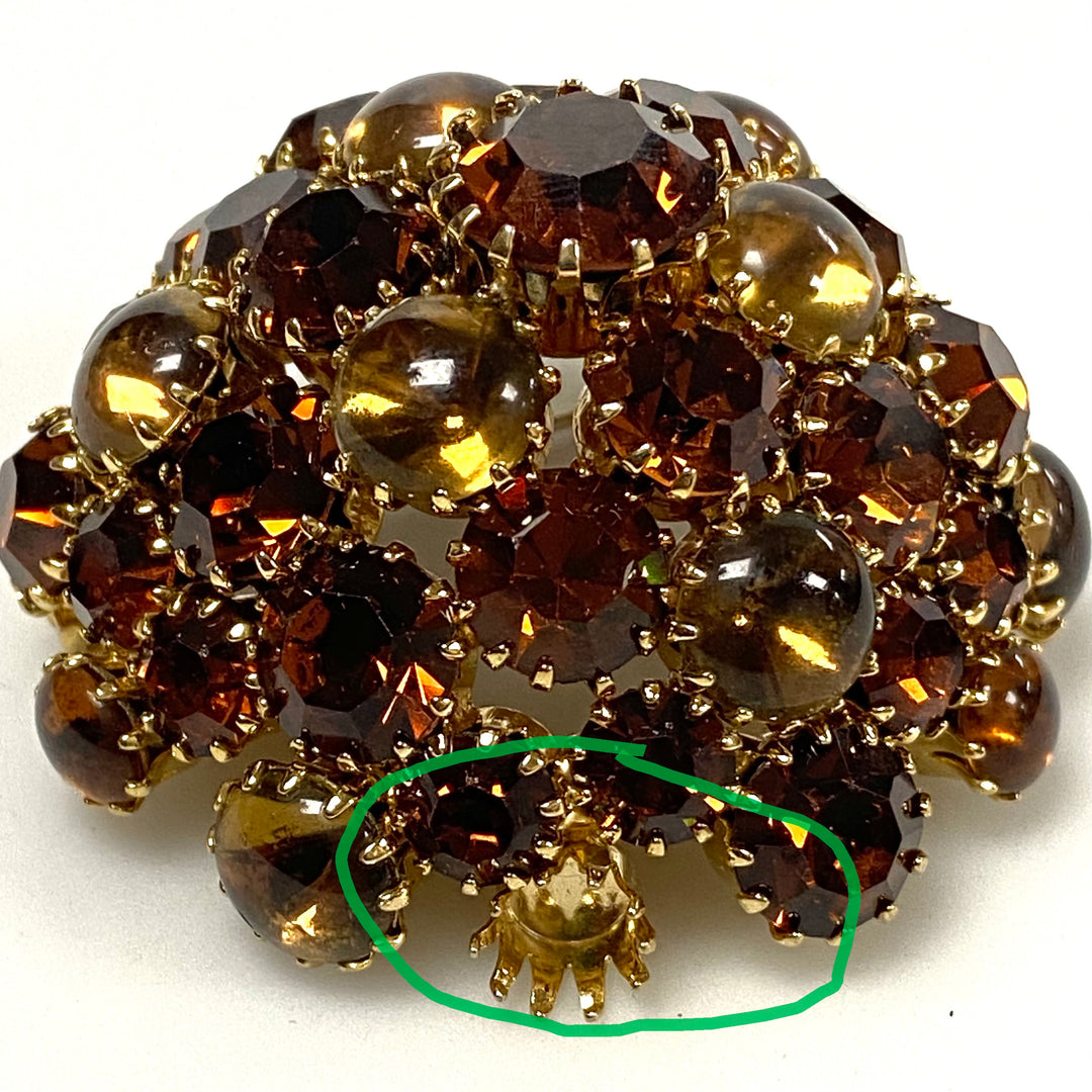v075 Vintage Gold Tone and Amber Shades Rhinestones Pin Brooch