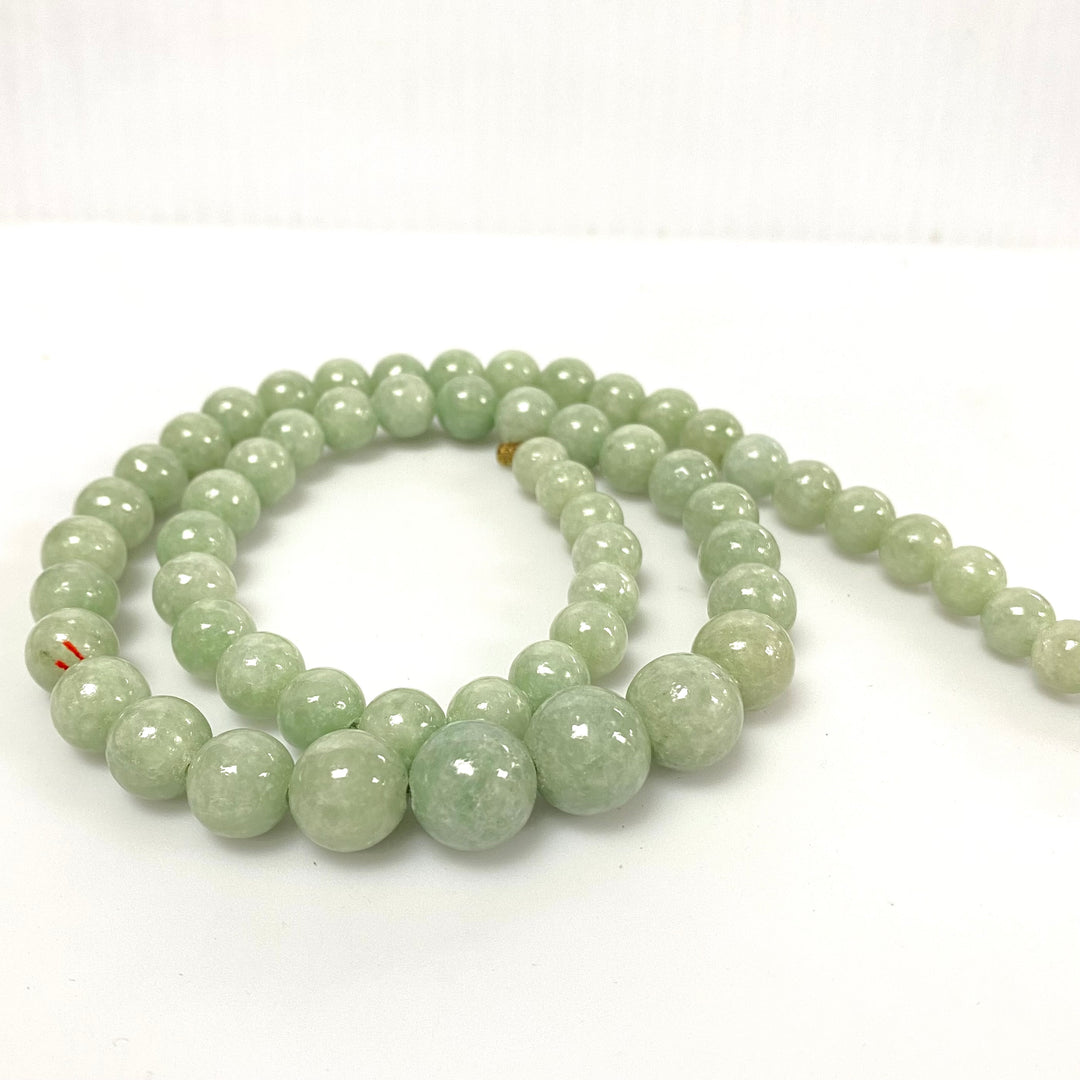v077 Vintage Beautiful Green Natural Jade Bead Necklace 35" Long