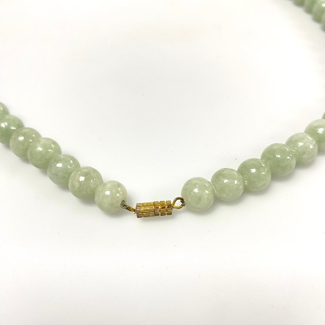 v077 Vintage Beautiful Green Natural Jade Bead Necklace 35" Long