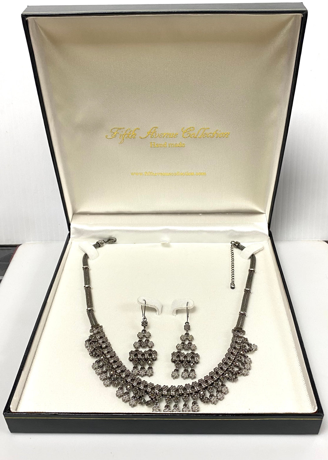v078 Vintage Fifth Avenue Mesh Chain Bib-like Design Swarovsky Dangling Elements Necklace Earrings