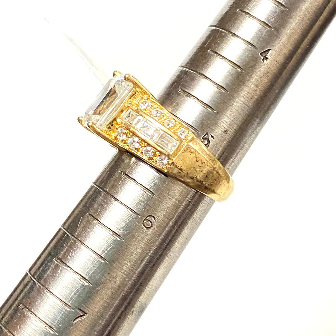v094 Vintage 14K Yellow Gold Cubic Zirconia Stone Band Ring Size 5