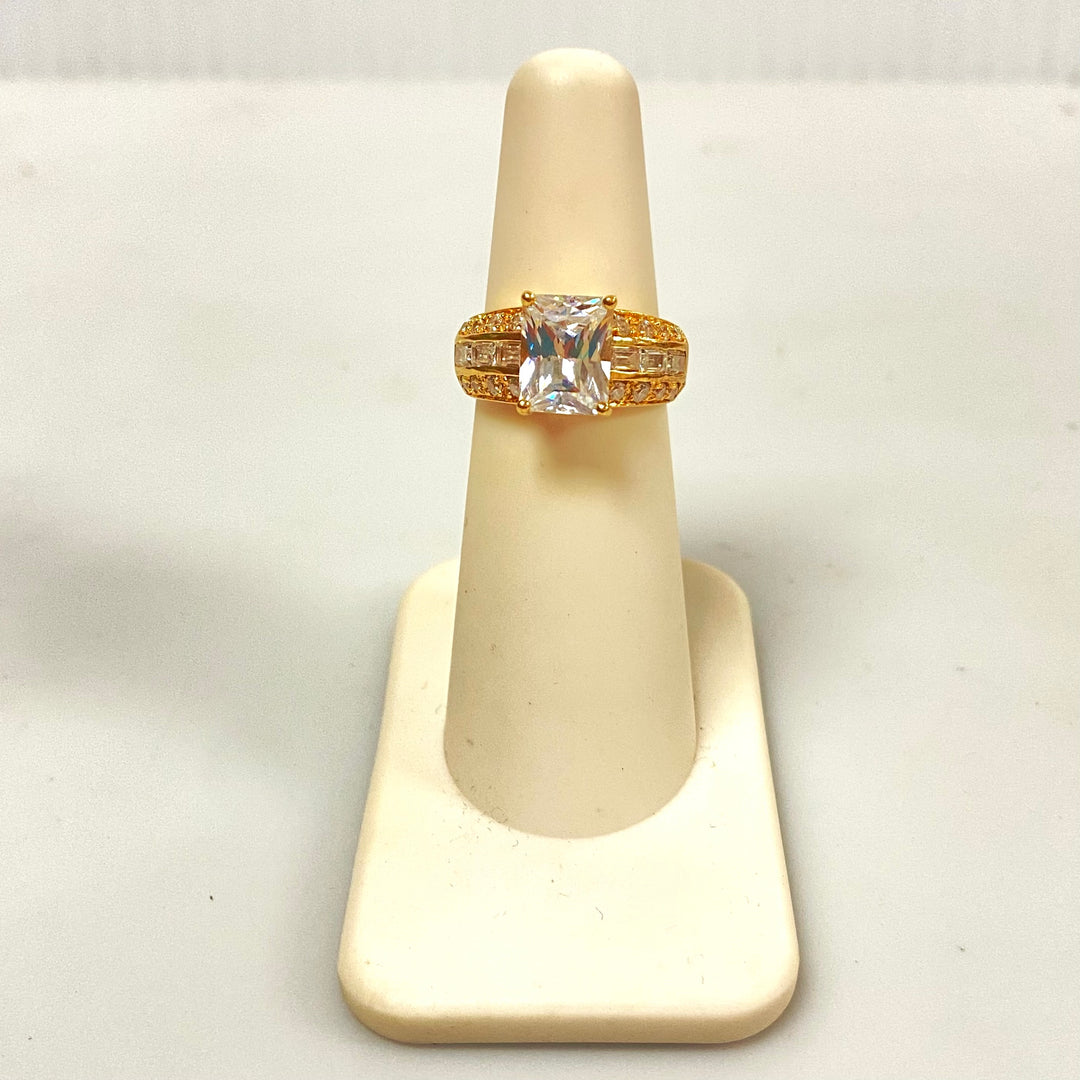 v094 Vintage 14K Yellow Gold Cubic Zirconia Stone Band Ring Size 5