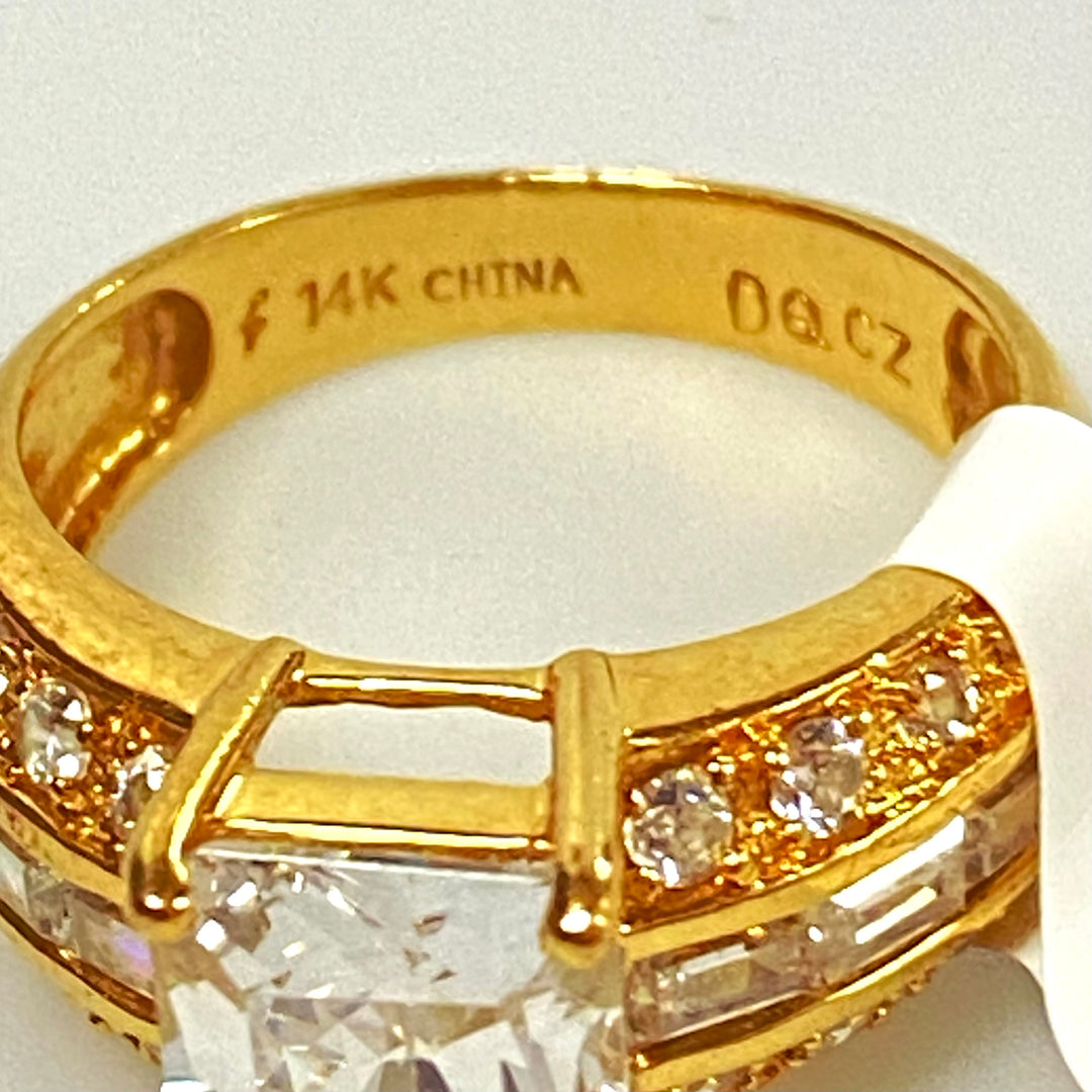 v094 Vintage 14K Yellow Gold Cubic Zirconia Stone Band Ring Size 5