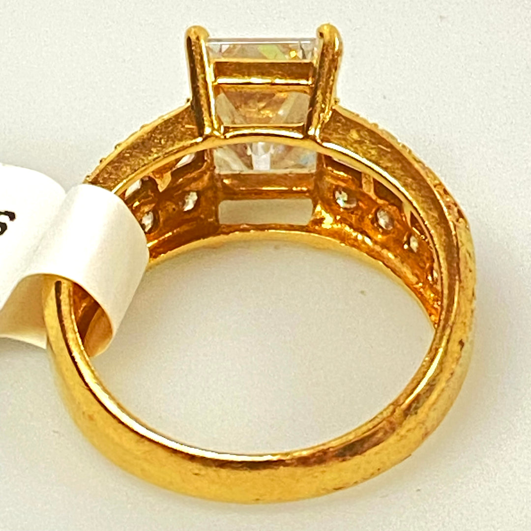 v094 Vintage 14K Yellow Gold Cubic Zirconia Stone Band Ring Size 5