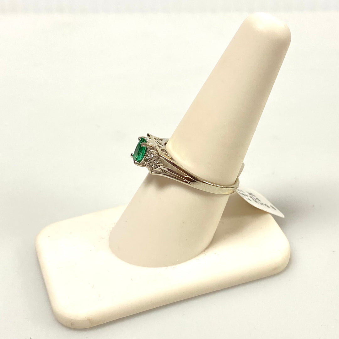 v108 Vintage Classic 14K White Gold Green Emerald & Diamonds Ring Size 8