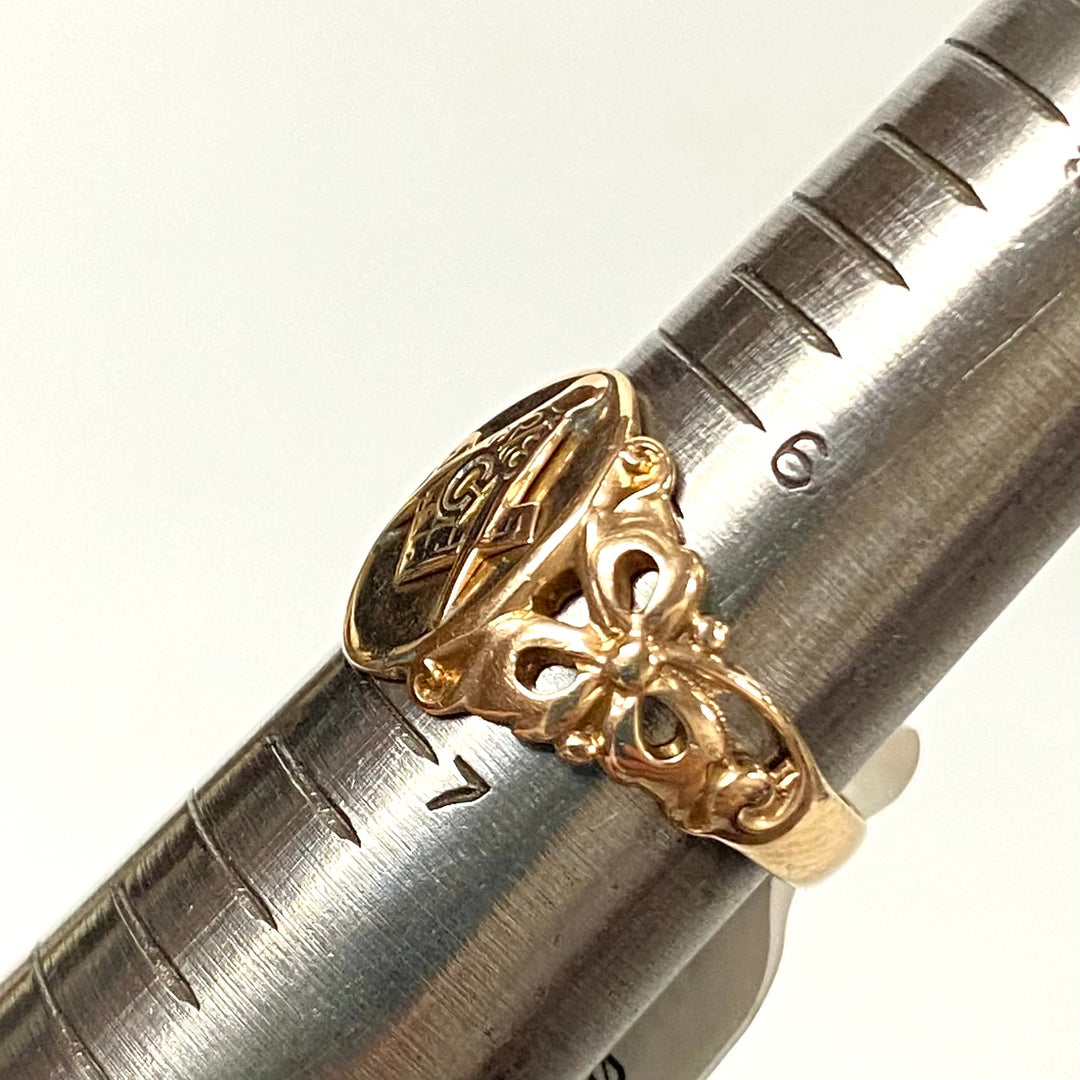 v141 Vintage 10K Yellow Gold Masonic Style Band Ring Size 6.5