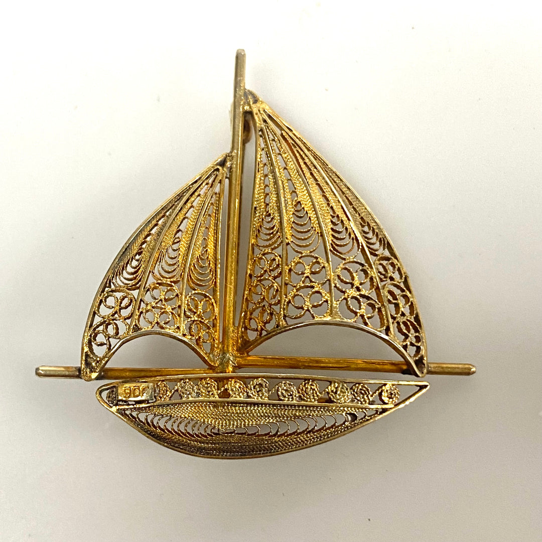 v160 Vintage 900 Silver Gold Tone Filigree Sailboat Boat Brooch Pin