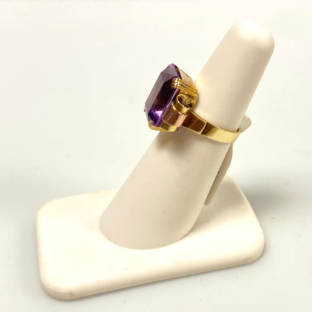 v166 Vintage 14K Yellow Gold Amethyst Stone Ring Sz 4.5
