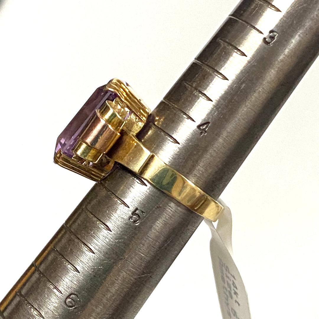 v166 Vintage 14K Yellow Gold Amethyst Stone Ring Sz 4.5