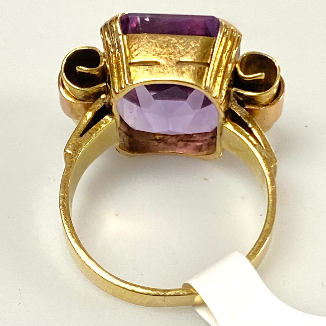 v166 Vintage 14K Yellow Gold Amethyst Stone Ring Sz 4.5