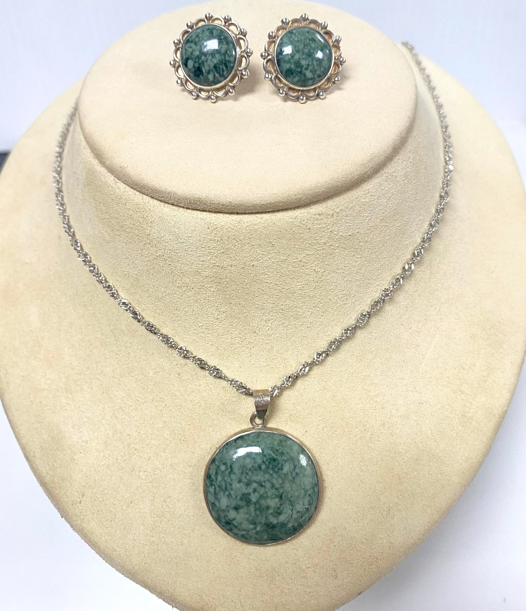 v204 Vintage Sterling Silver 925 Green Jade Earrings Pendant 19" Necklace Set
