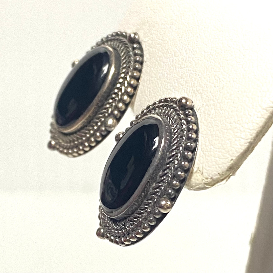 v206 Vintage Sterling Silver Black Onyx Stones Earrings Pierced