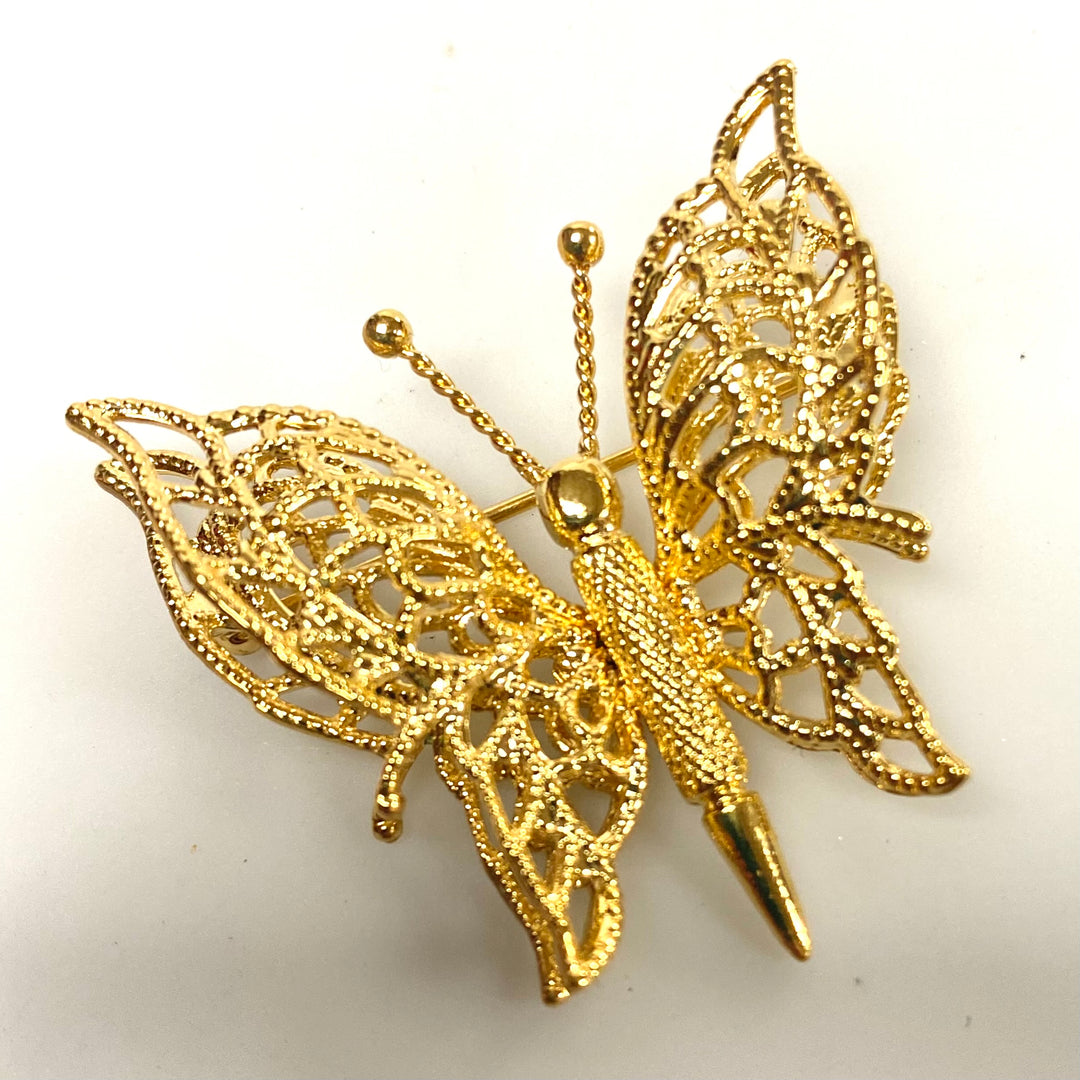 v222 Vintage 1960s Monet Double Wing 3-D Gold Tone Filigree Butterfly Brooch Pin