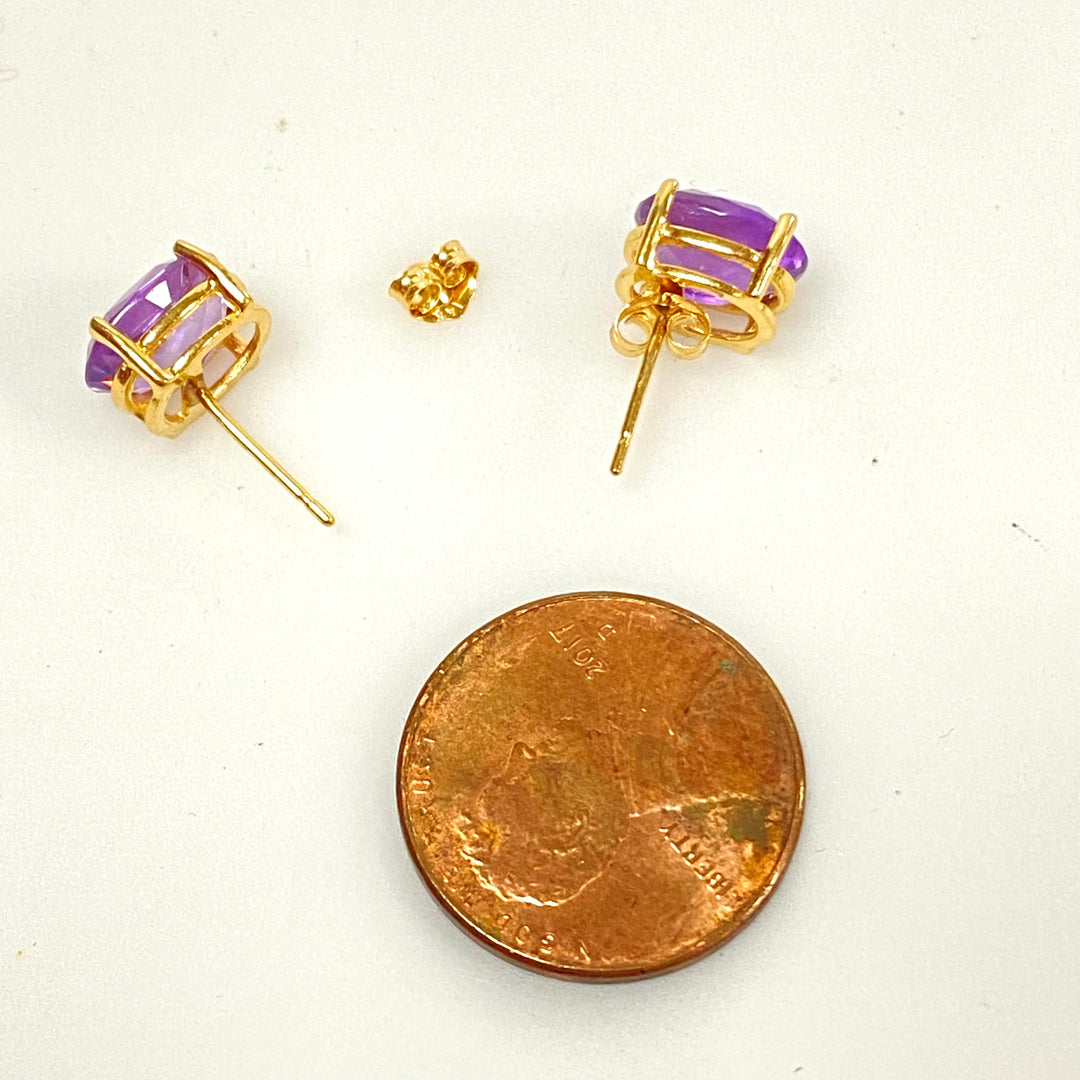 v224 Vintage 14K Yellow Gold Lilac Amethyst Gemstone Stud Earrings Pierced