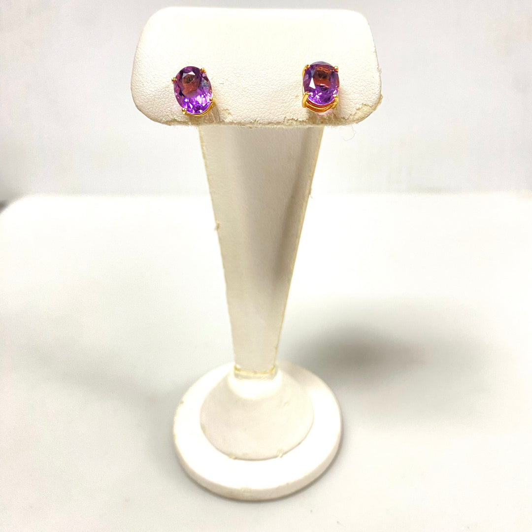 v224 Vintage 14K Yellow Gold Lilac Amethyst Gemstone Stud Earrings Pierced