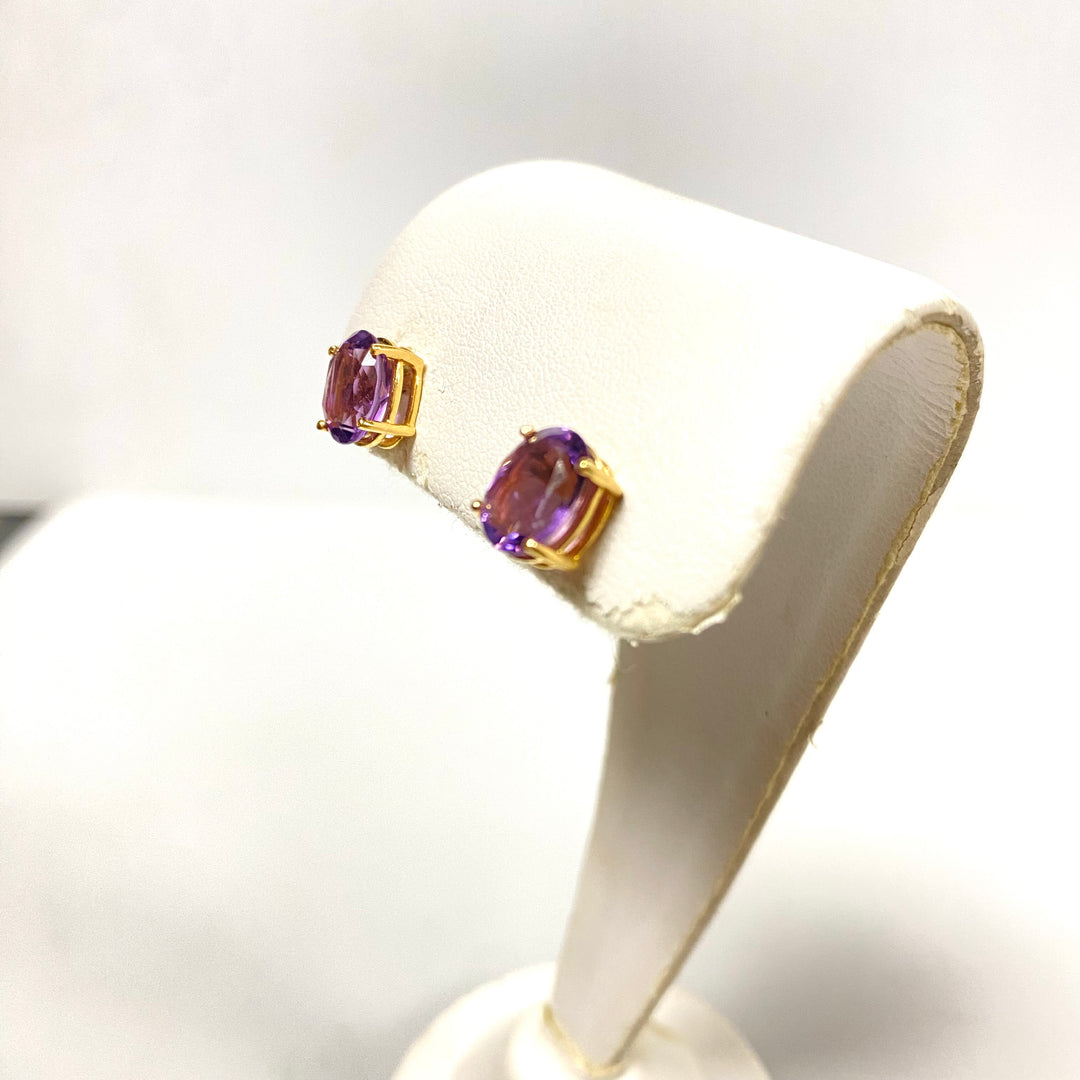 v224 Vintage 14K Yellow Gold Lilac Amethyst Gemstone Stud Earrings Pierced