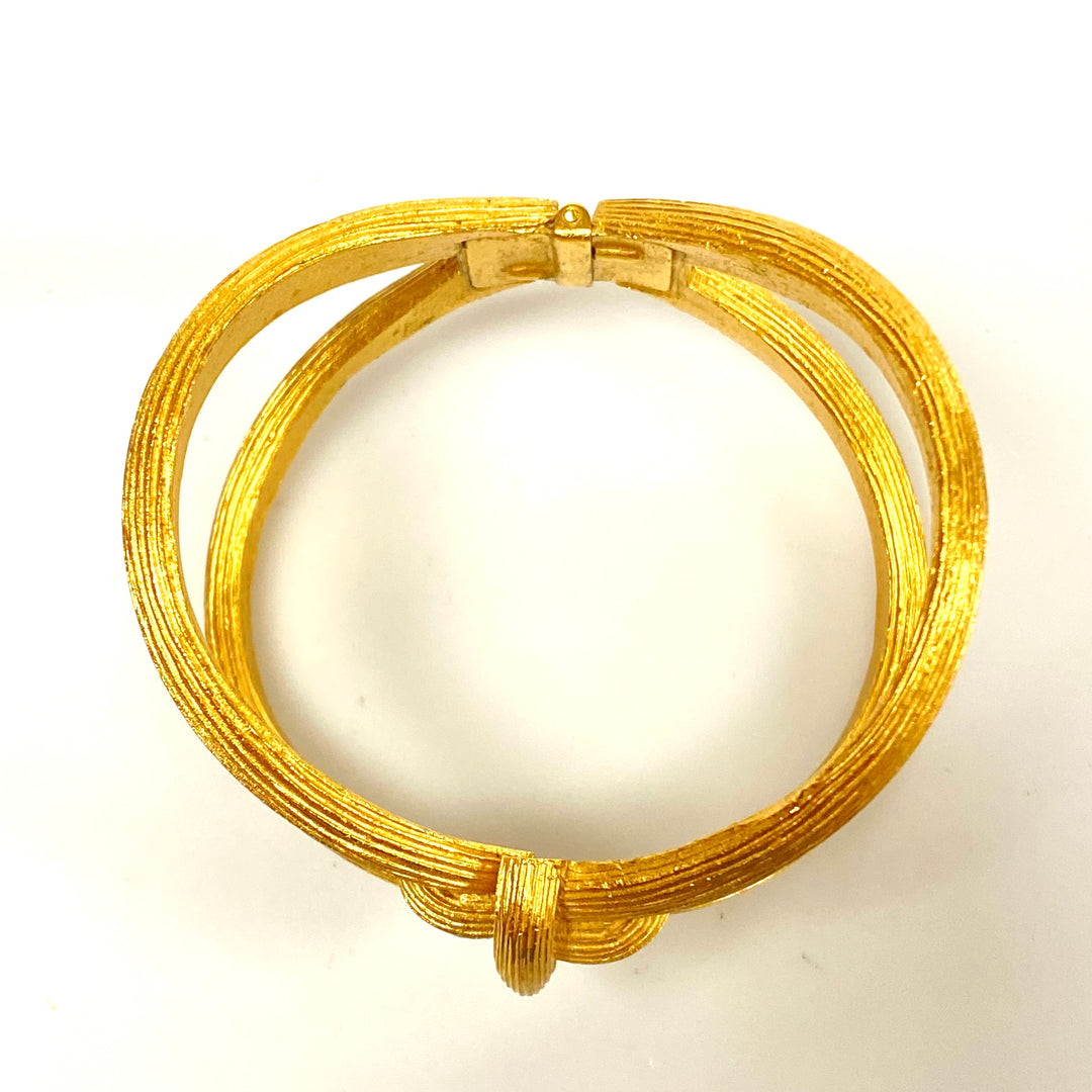 v232 Vintage Bangle Bracelet Crown Trifari Criss Cross Clamper Textured Matte Gold Tone Hinged