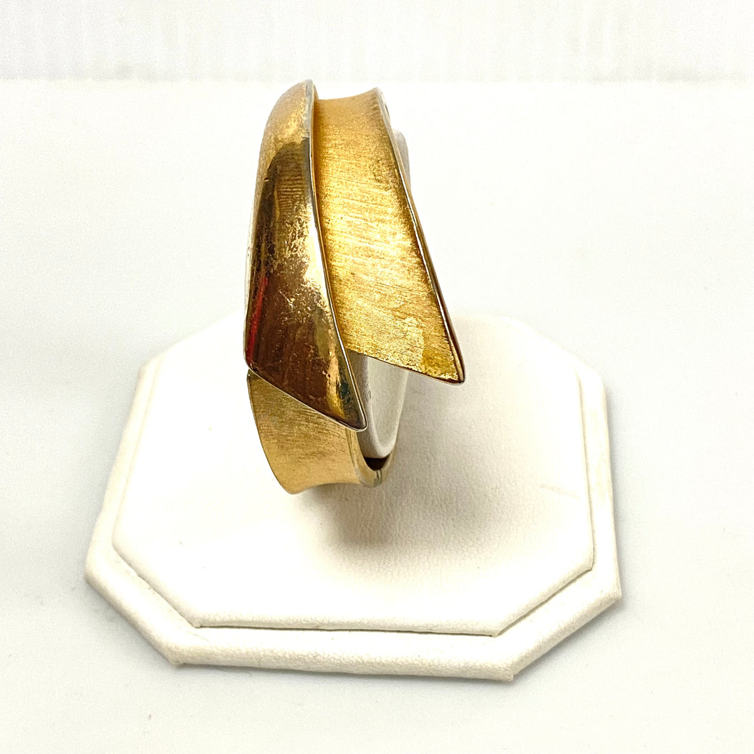 v233 Vintage Crown Trifari Brushed &Shiny Gold Tone Clamper Bangle Bracelet 7.5"