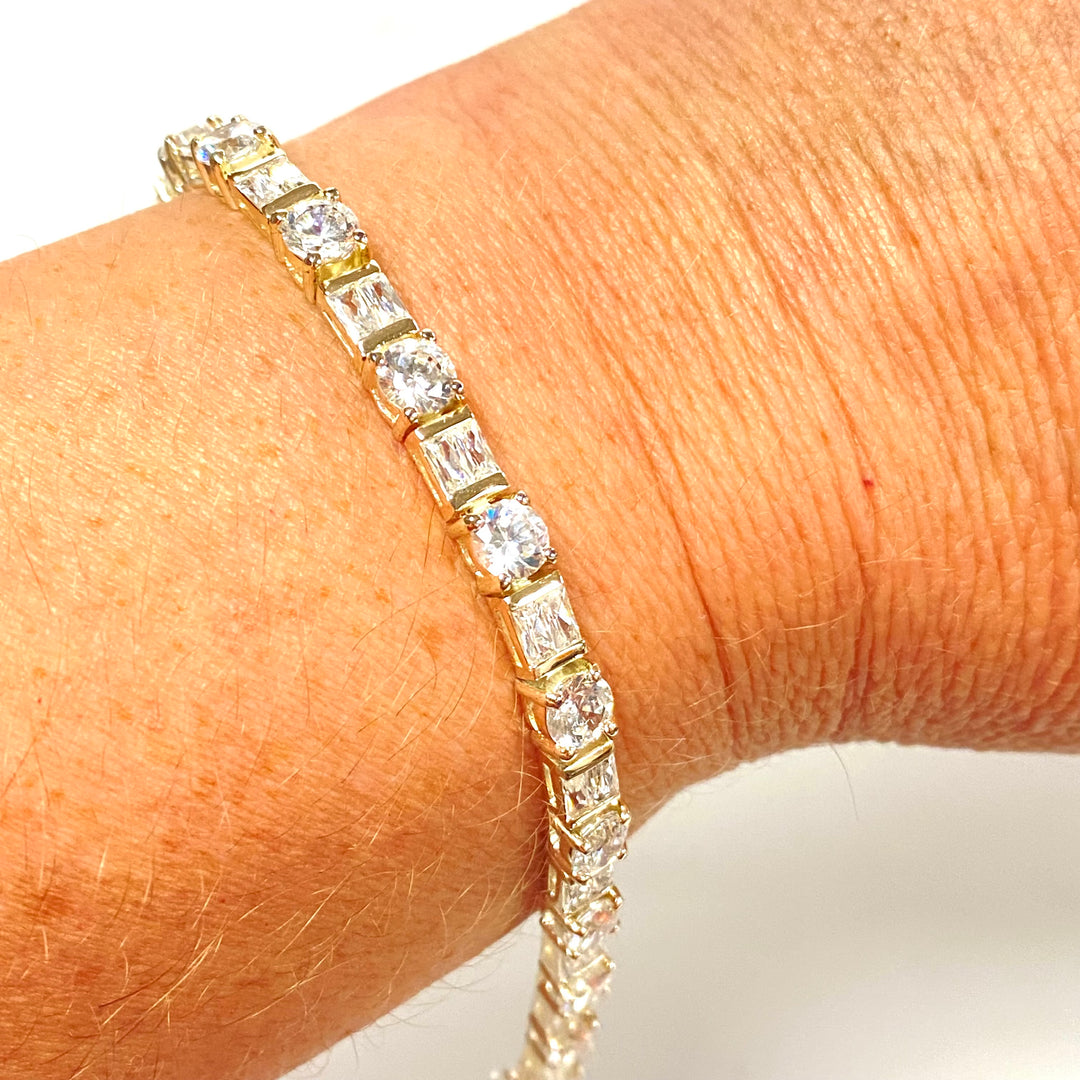 v254 Vintage Elegant Sterling Silver White Gemstones Bracelet