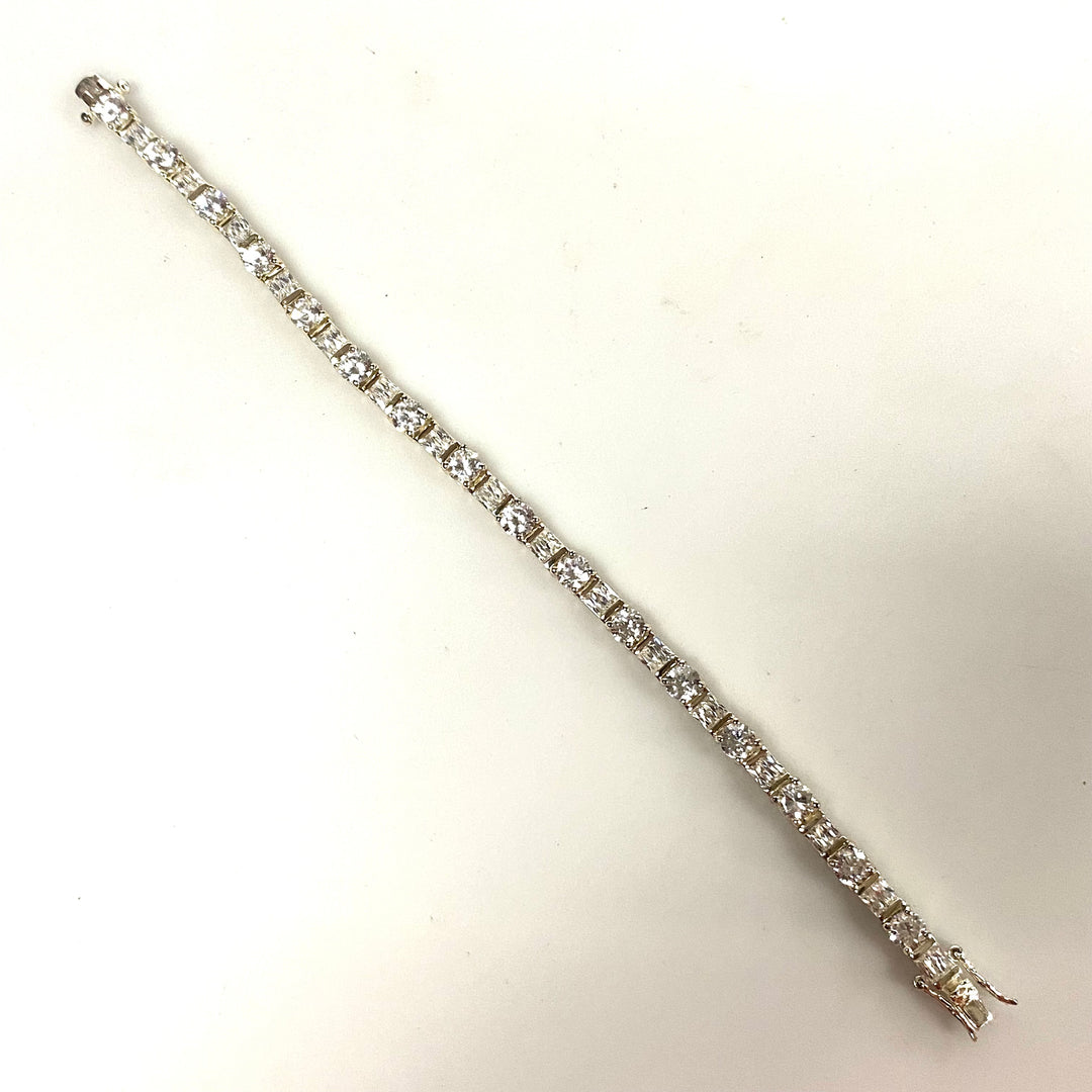 v254 Vintage Elegant Sterling Silver White Gemstones Bracelet