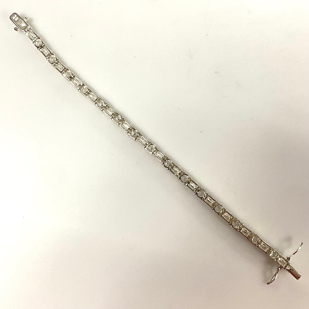 v254 Vintage Elegant Sterling Silver White Gemstones Bracelet