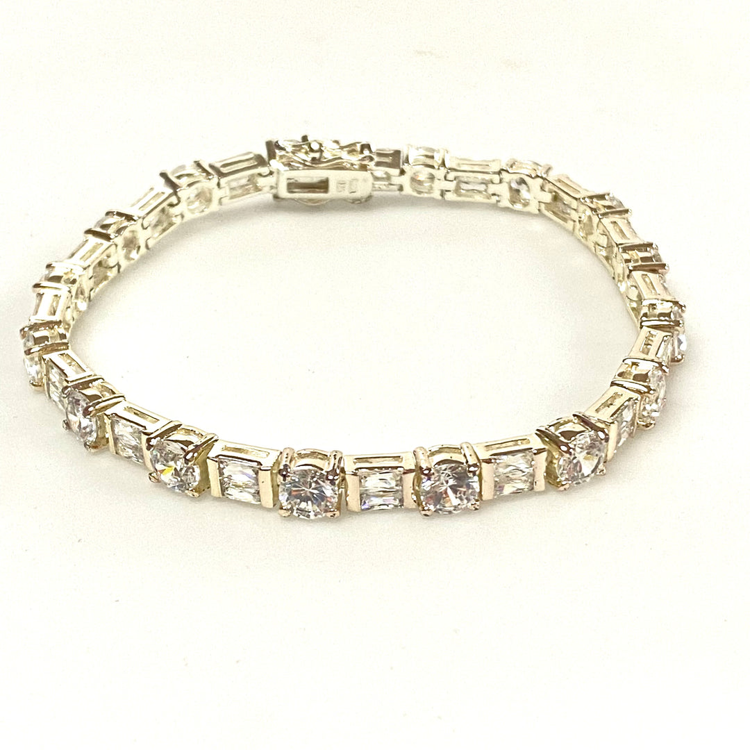 v254 Vintage Elegant Sterling Silver White Gemstones Bracelet