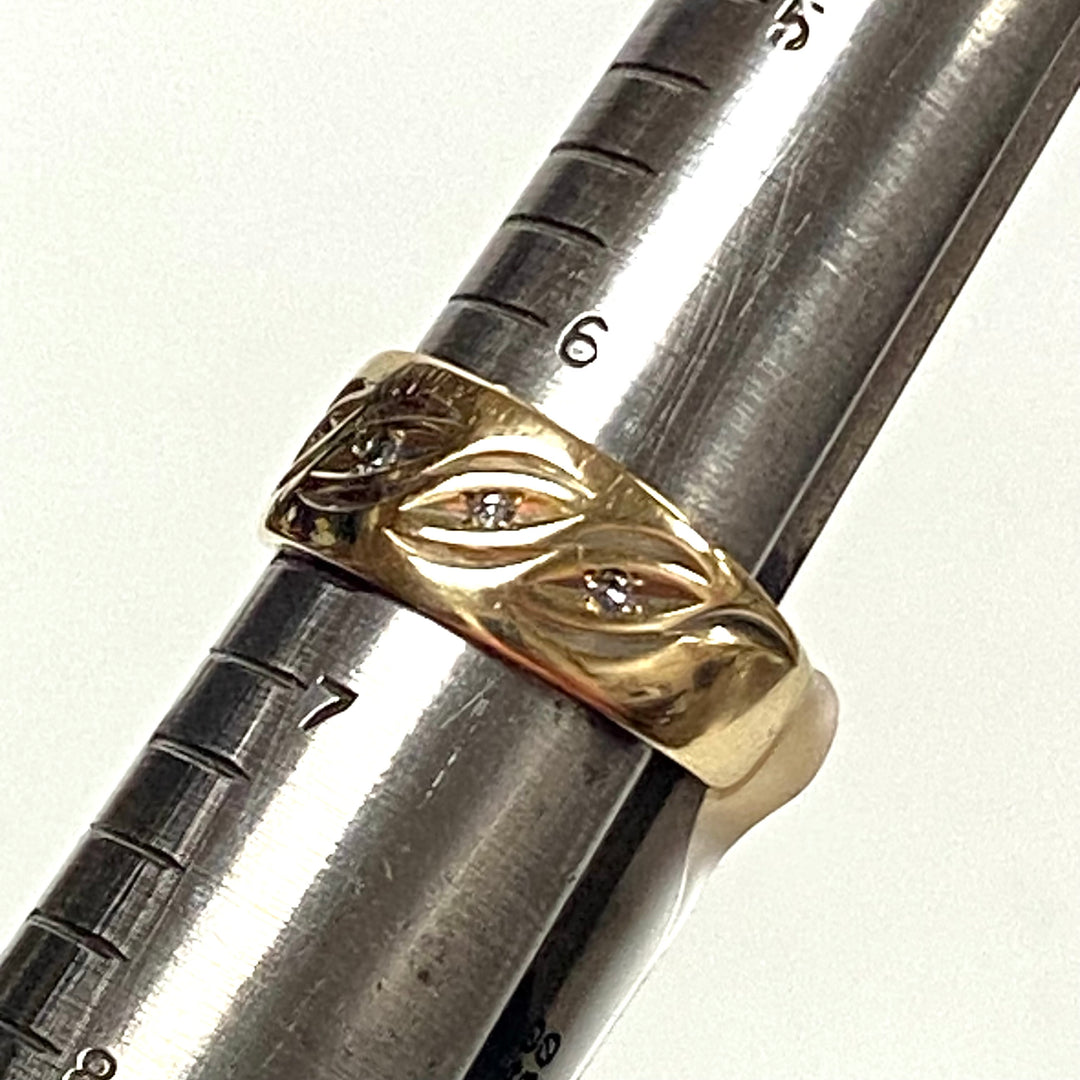 v258 Vintage 14K Yellow Gold Diamond Chips Stone Wedding Band Ring Size 6.5