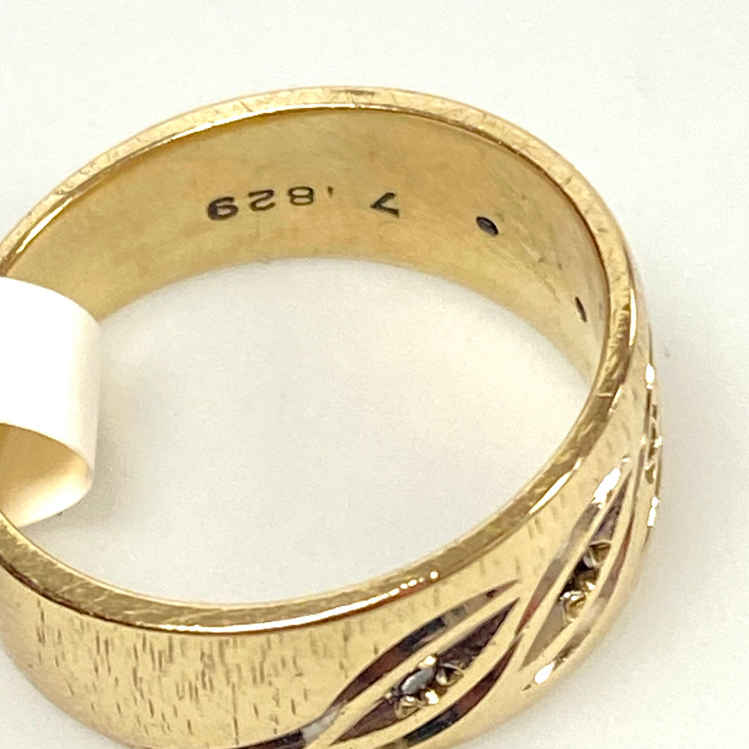 v258 Vintage 14K Yellow Gold Diamond Chips Stone Wedding Band Ring Size 6.5