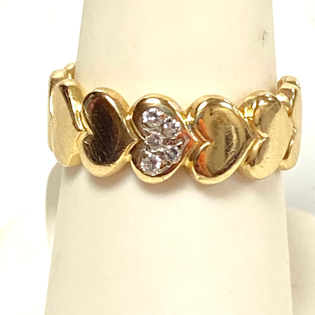 v259 Vintage 14K Yellow Gold Diamond Chips Stone Heart Wedding Band Ring Size 7