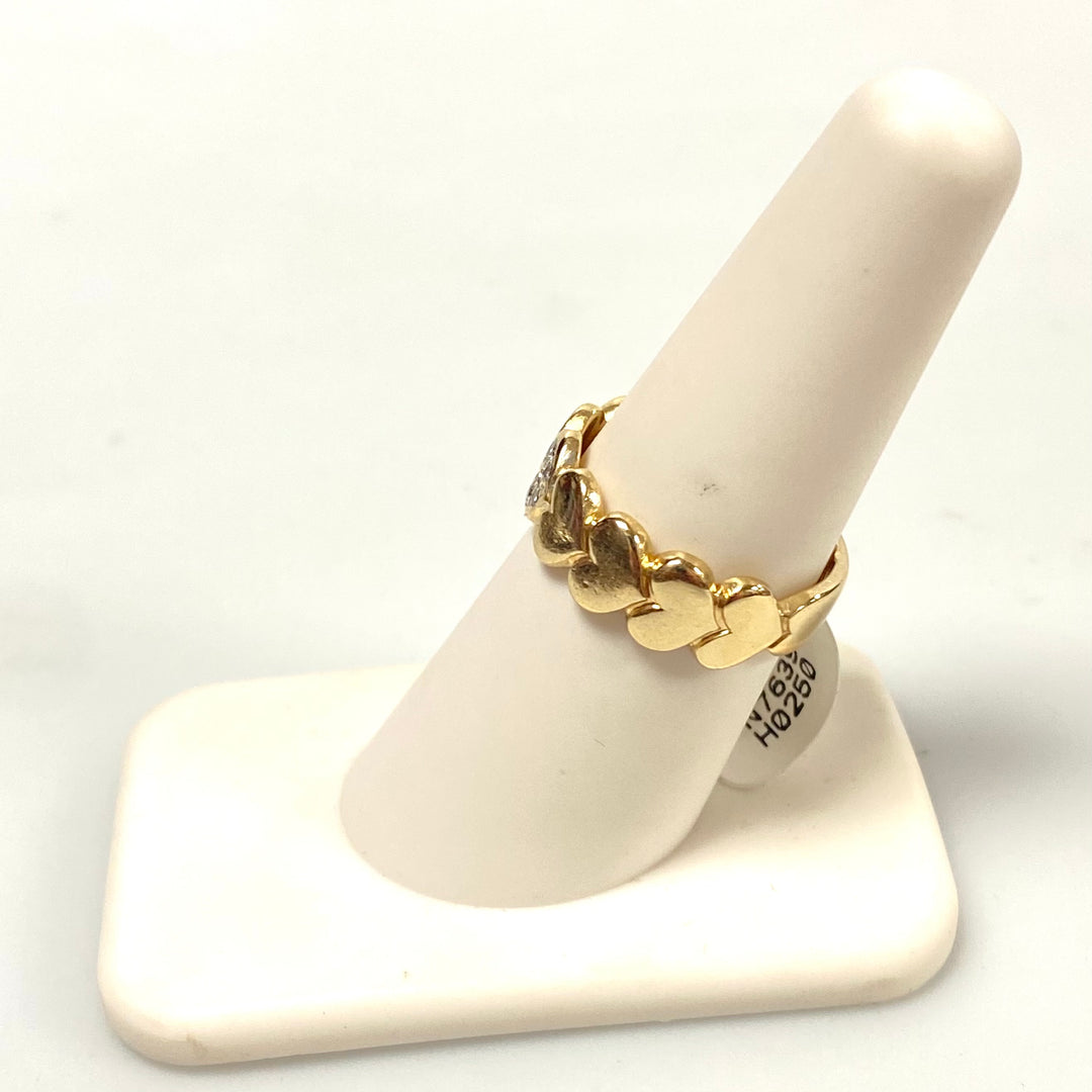v259 Vintage 14K Yellow Gold Diamond Chips Stone Heart Wedding Band Ring Size 7