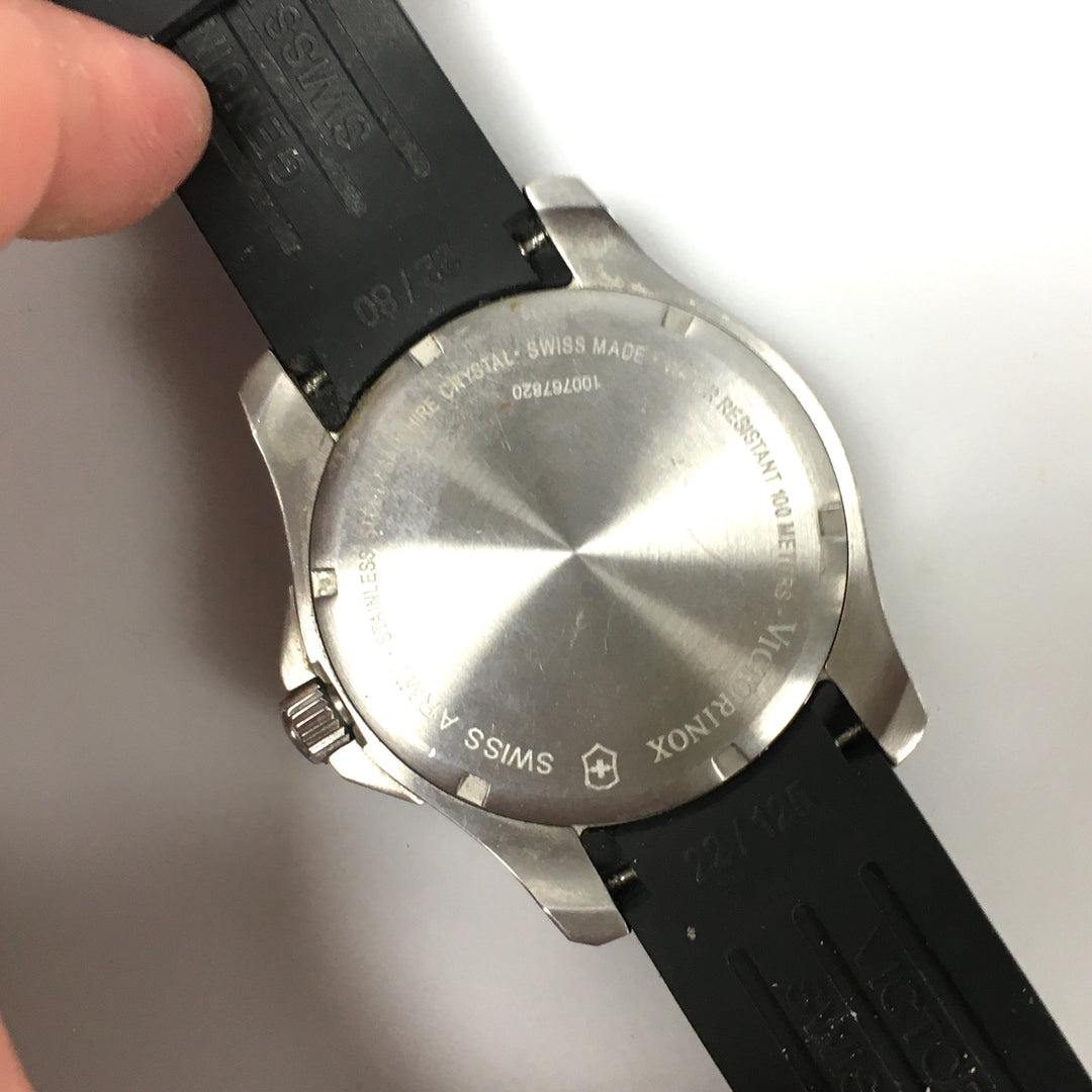 v270 Vintage Swiss Army Victorinox Water Resistant Stainless Men's Wrist Watch