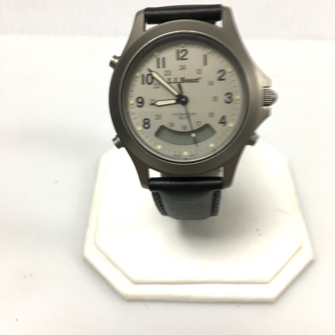 v295 Vintage L.L.Bean Quartz Japan Movement Titanium Case WR 150ft Wrist Watch