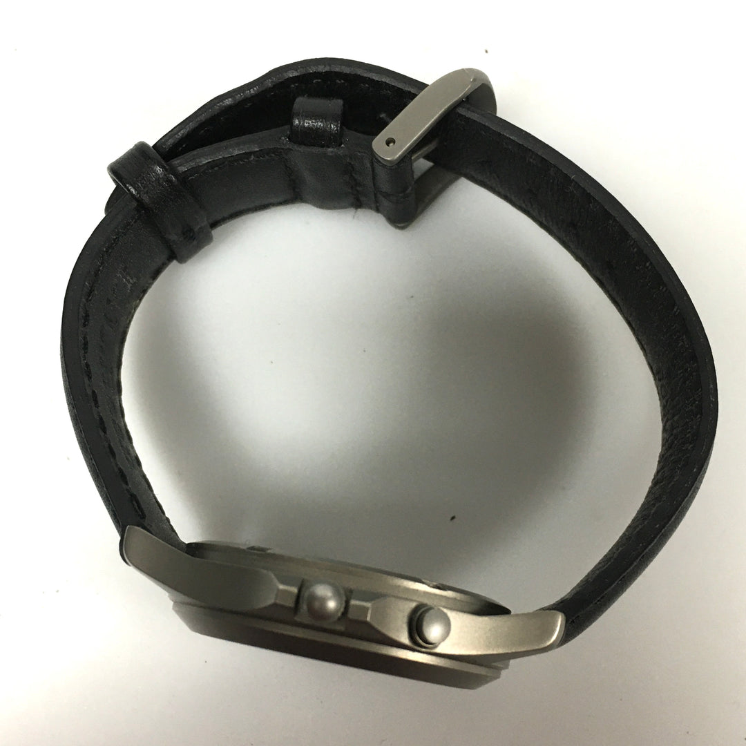 v295 Vintage L.L.Bean Quartz Japan Movement Titanium Case WR 150ft Wrist Watch