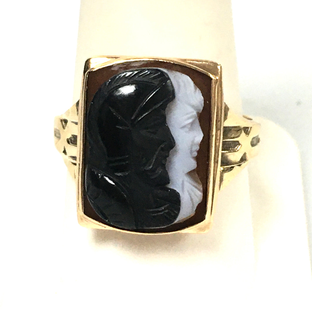 v332 Vintage 10K Yellow Gold Two-tone Soldier Carved Cameo Band Ring Size 10.25