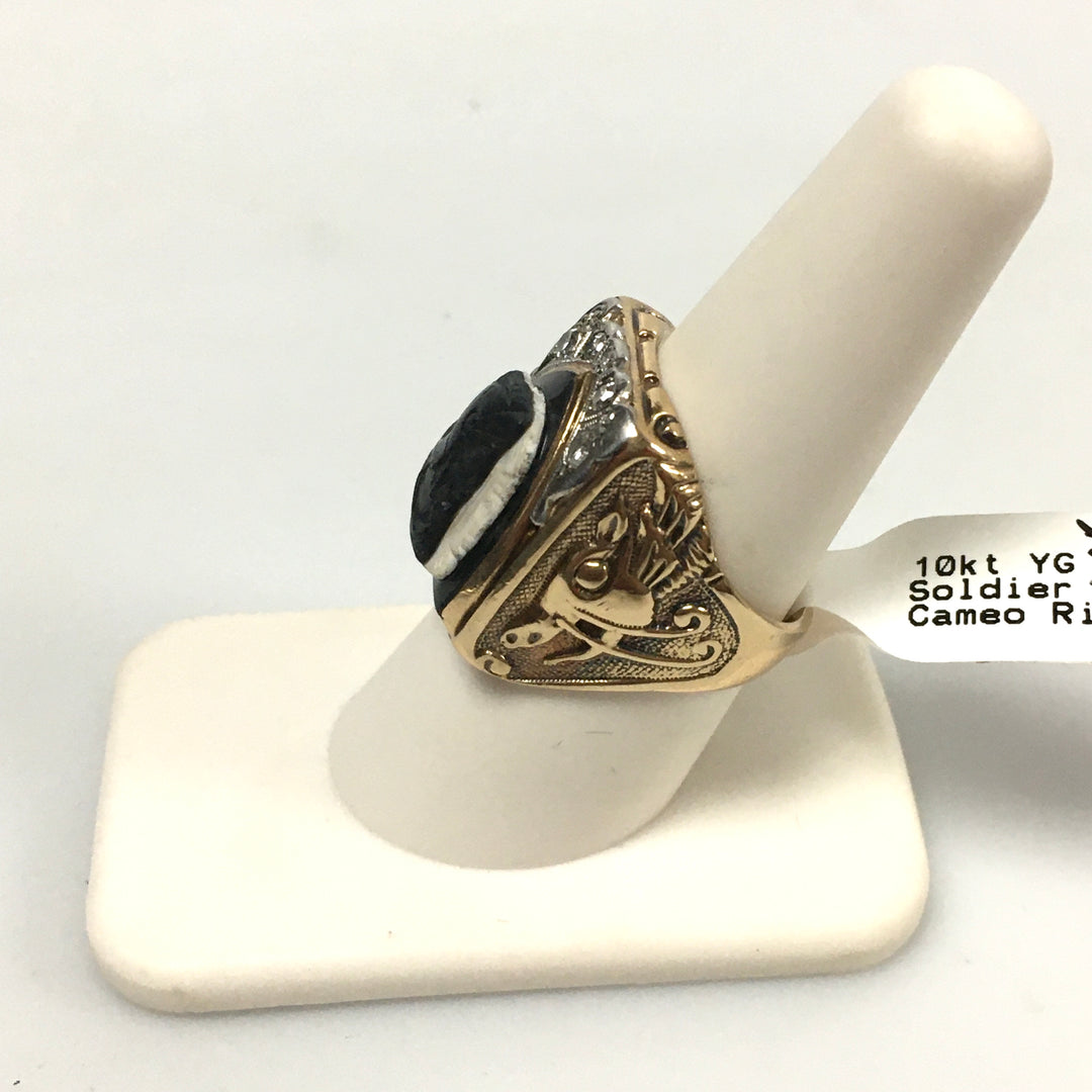 v333 Vintage 10K Yellow Gold Two-tone Soldier Carved Cameo Band Ring Size 8.25