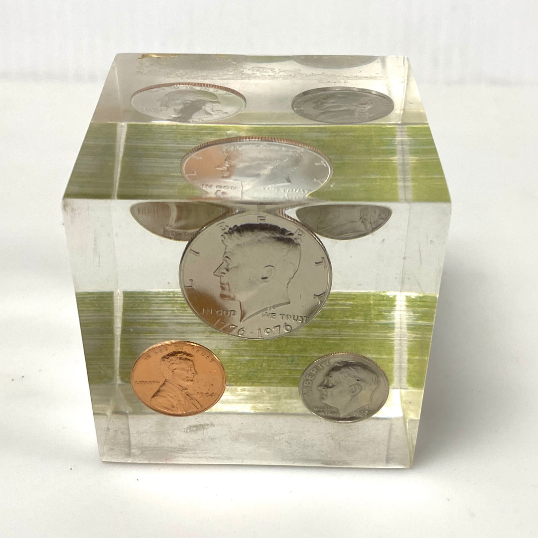 v376 Vintage Lucite Acrylic Paperweight with 5 Coins 1976-1985 Bicentennial $.50