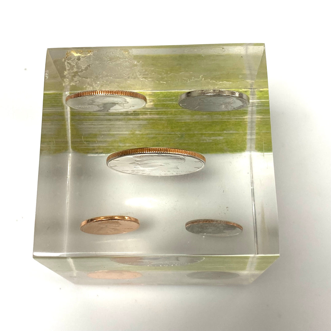 v376 Vintage Lucite Acrylic Paperweight with 5 Coins 1976-1985 Bicentennial $.50