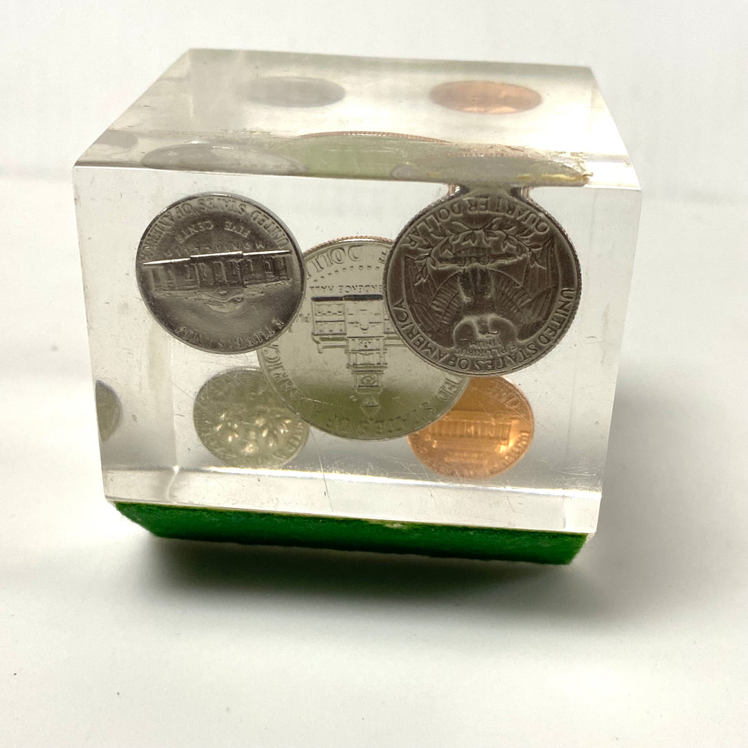 v376 Vintage Lucite Acrylic Paperweight with 5 Coins 1976-1985 Bicentennial $.50