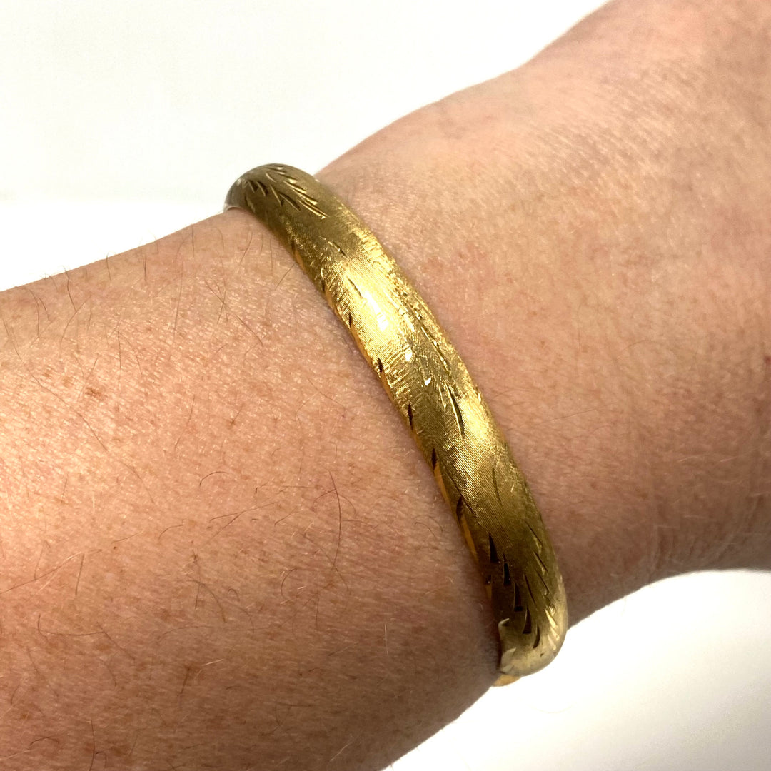 v420 Vintage 14k Yellow Gold 8mm Brushed Bangle Bracelet 7.5" Wrist