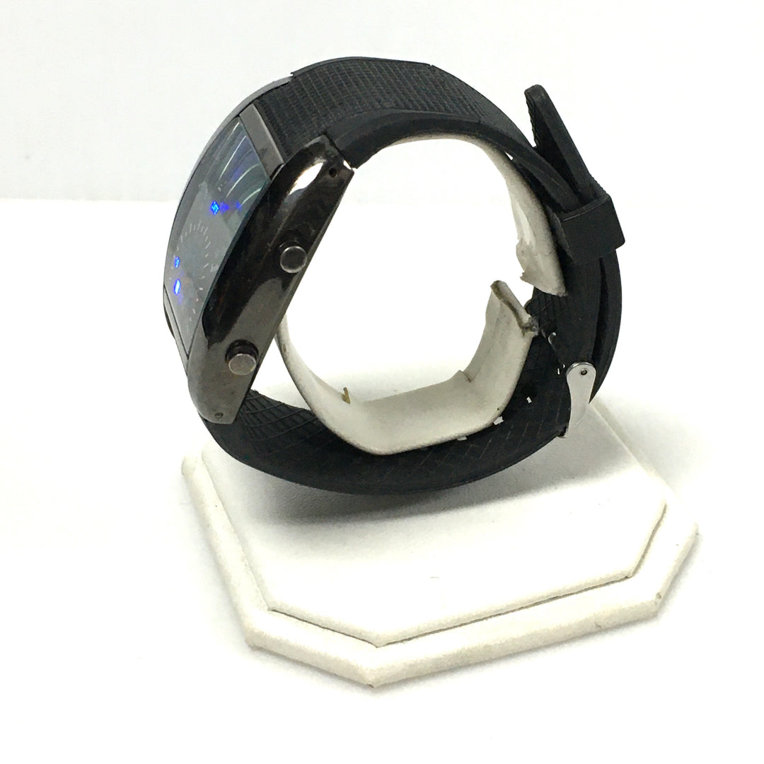 v453 FANMIS Digital Fashion Cobra LED Watch Silicone Iron Triangle Dial Sport