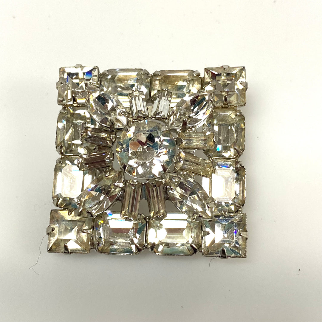 v494 Vintage Weiss Crystal Clear 3-layer Rhinestone Square Brooch Pin