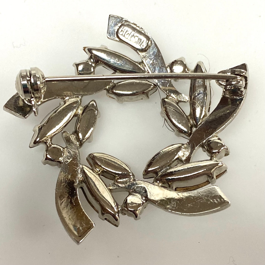 v495 Vintage Ice Layered Clear Rhinestone Wreath Brooch Pin in silver-tone metal