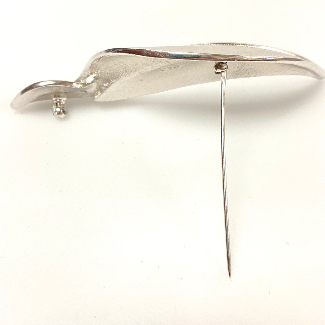 v505 Vintage 1960s Crown Trifari Brushed Metal Silver-Tone Leaf Brooch