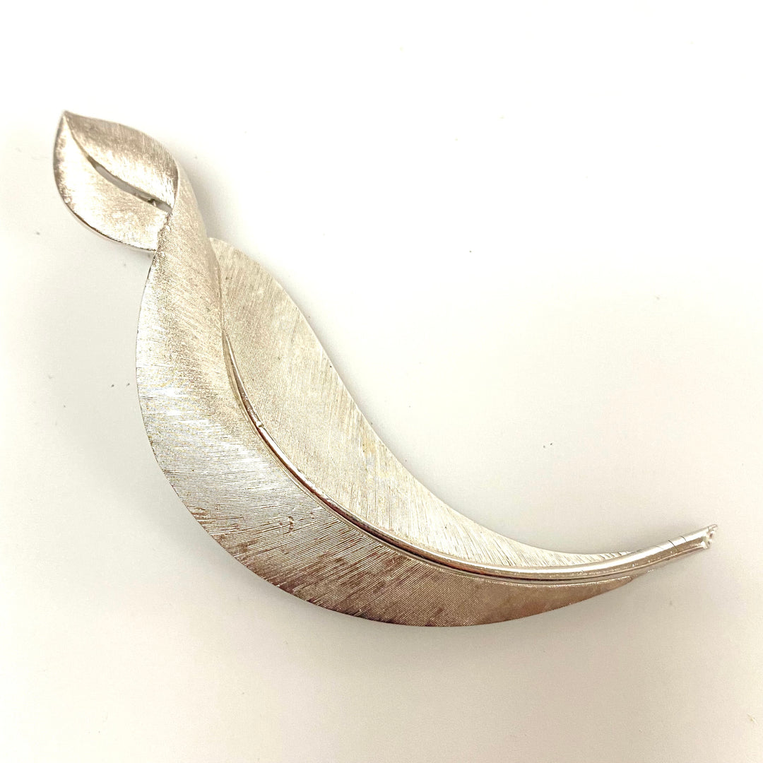 v505 Vintage 1960s Crown Trifari Brushed Metal Silver-Tone Leaf Brooch