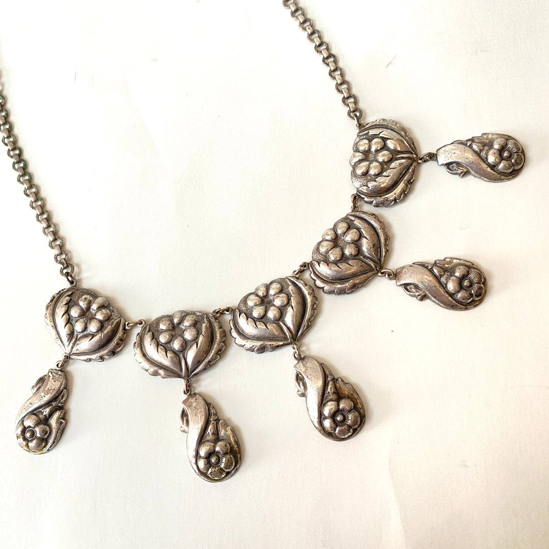 v512 Vintage Silver Tone Floral Panel Link  Necklace 21" Long
