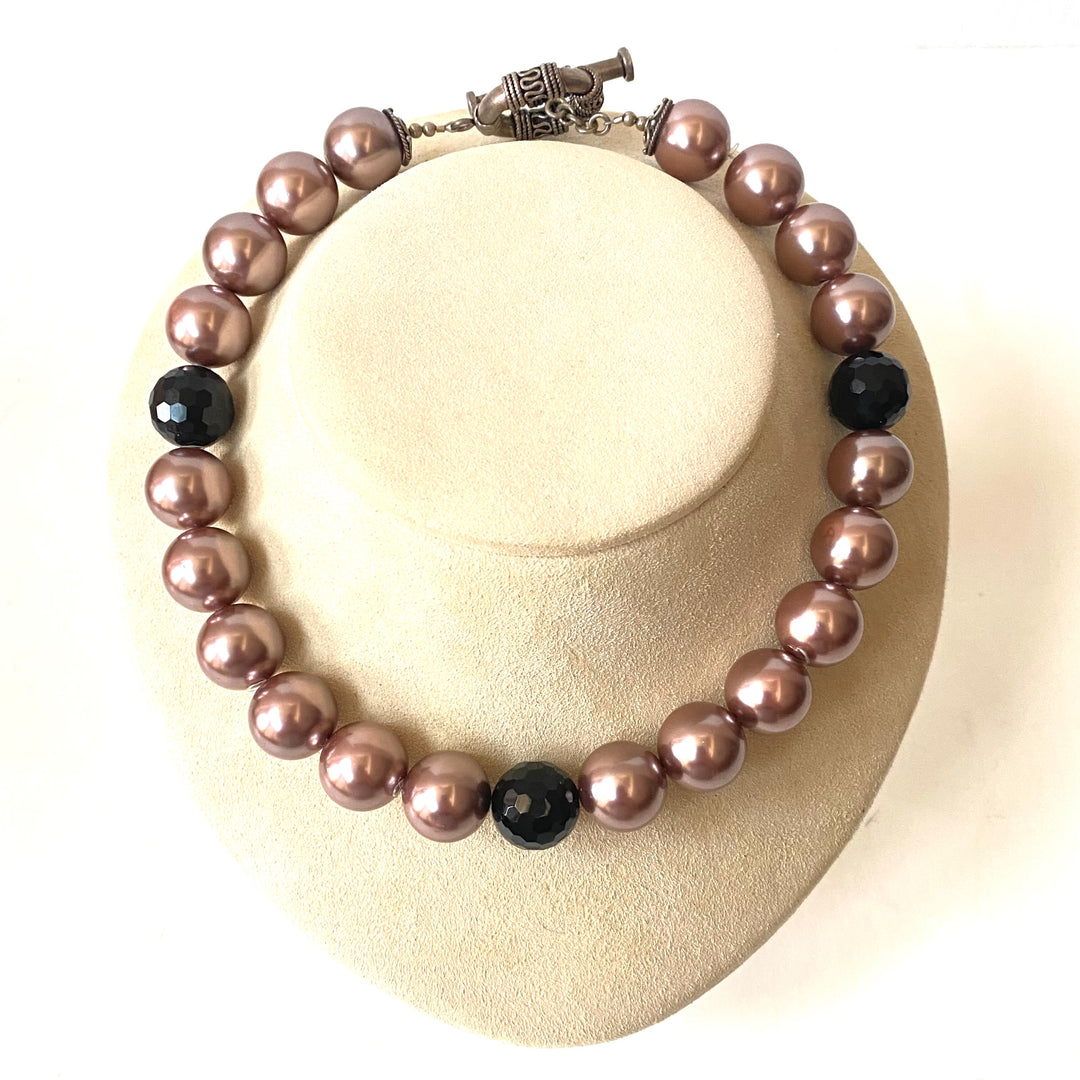 v513 Vintage Mauve Faux Pearl & Black Bead Boho Toggle Closure Necklace 17" Long