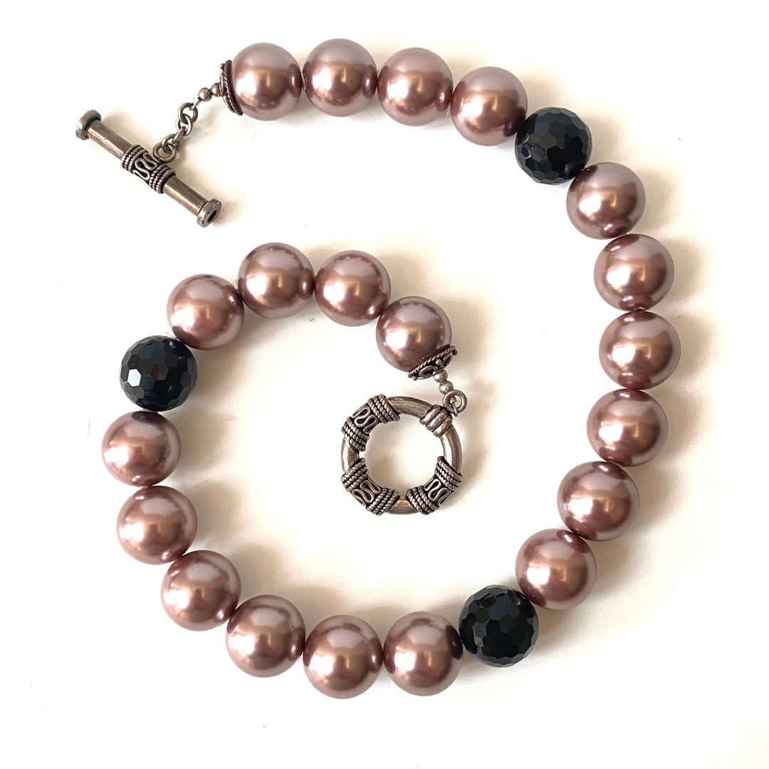 v513 Vintage Mauve Faux Pearl & Black Bead Boho Toggle Closure Necklace 17" Long