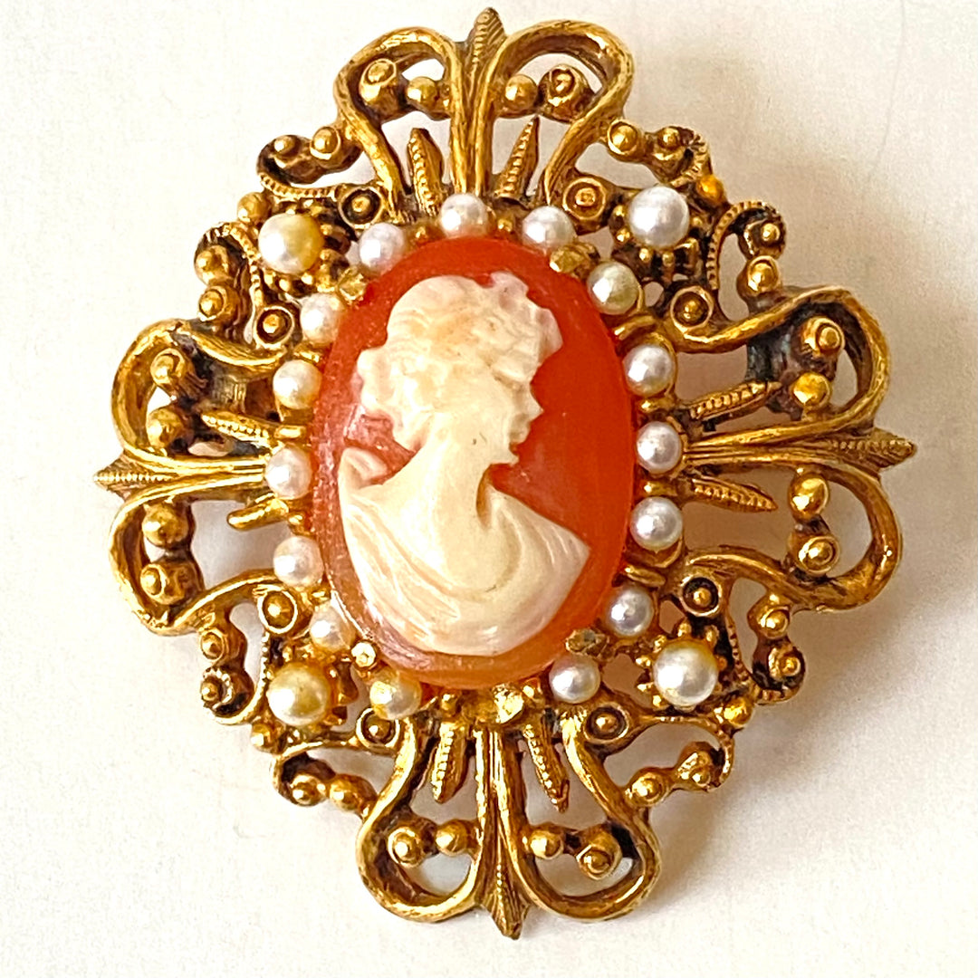 v518 Vintage Florenza Gold-tone Victorian-style Cameo Brooch With Faux Pearls