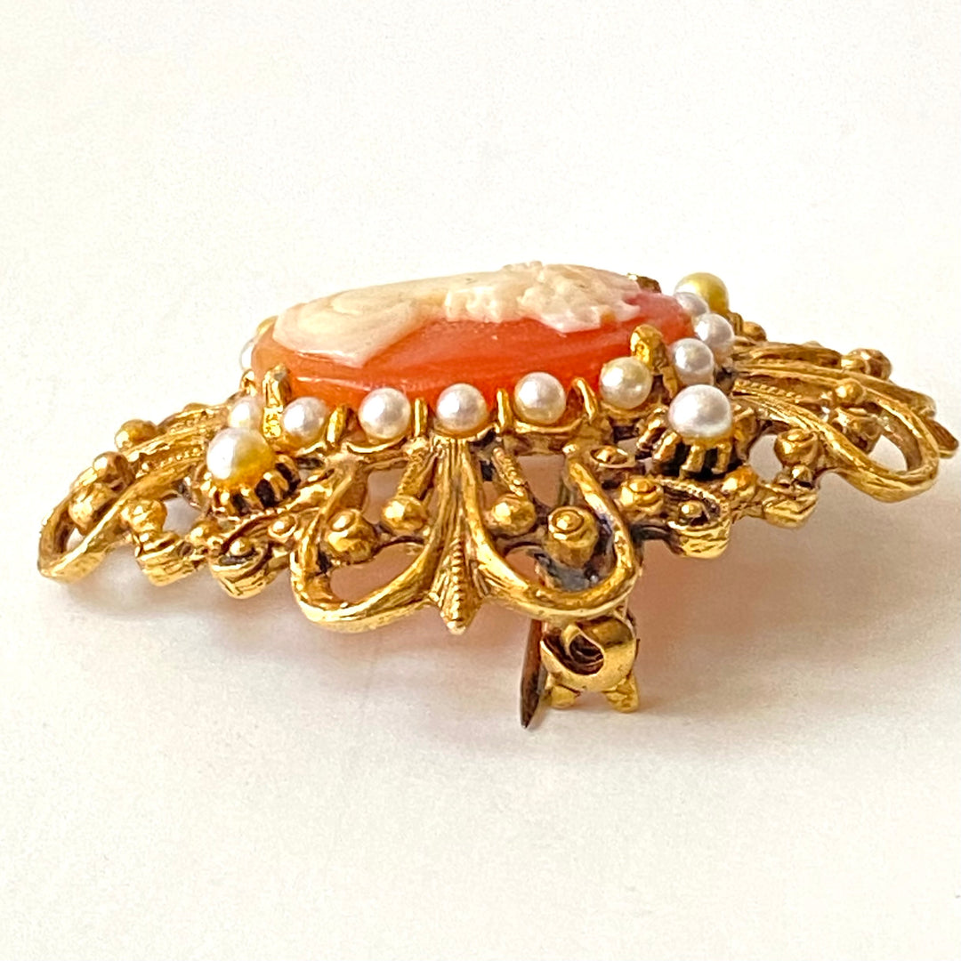 v518 Vintage Florenza Gold-tone Victorian-style Cameo Brooch With Faux Pearls